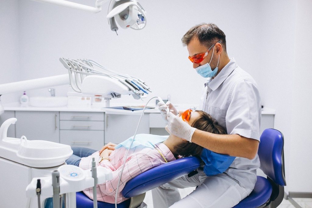 chirurg stomatolog Chirurgia stomatologiczna Katowice