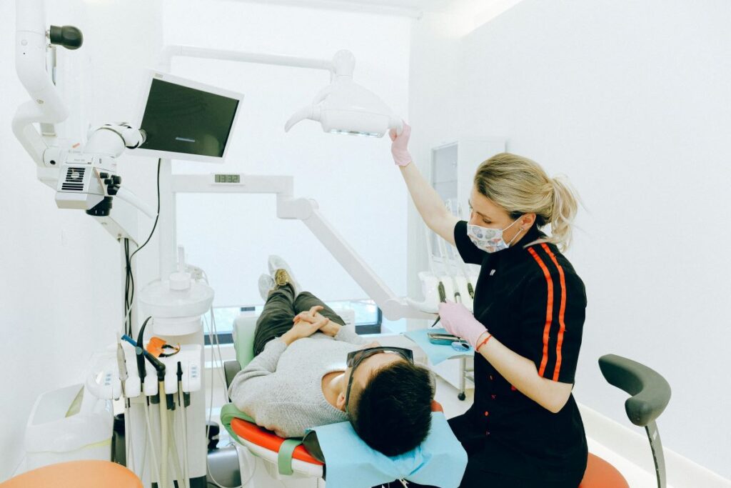 Wyrwanie mleczaka czwórki – jak wygląda i kiedy jest konieczne